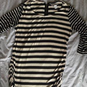 Jessica Simpson 3/4 sleeve Maternity dress